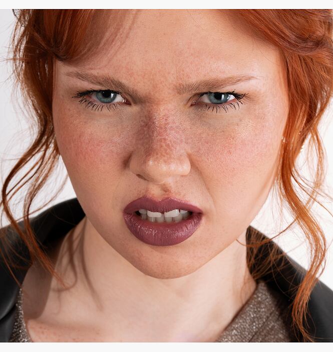 Rtěnka Say It! Shine v odstínu 04 Boldly