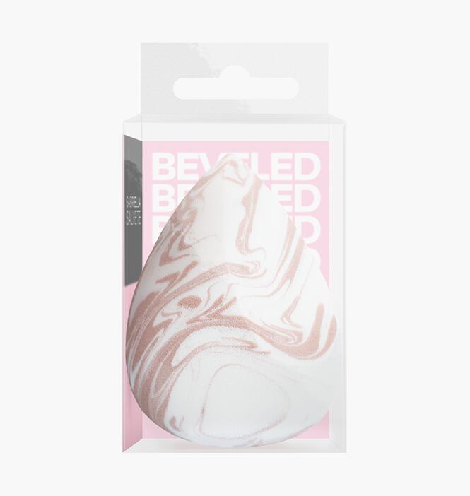 Zkosená houbička na make-up od Gabrielly Salvete