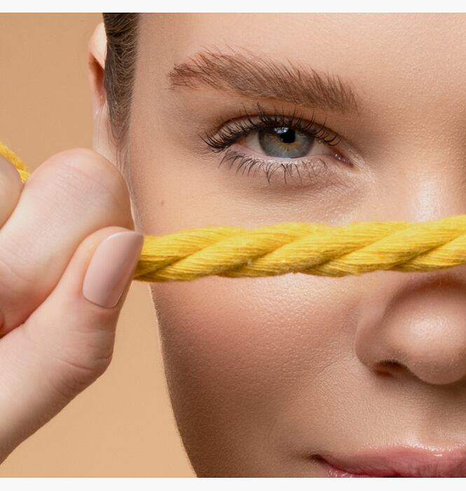 Řasenka Panoramico Jojoba dodá řasám objem a výživu v jednom tahu.