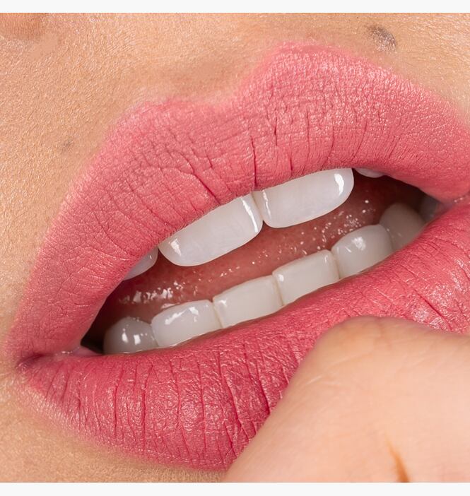 Rtěnka Say It! v odstínu 01 Clearly