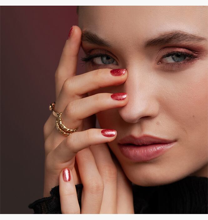 Dlouhotrvající lak na nehty od Gabrielly Salvete v odstínu Eclipse