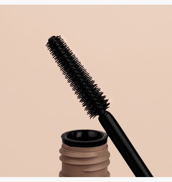 Panoramico Castor s plastovým kartáčkem pro perfektní oddělení a objem řas