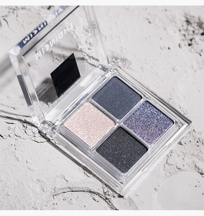 Stíny Over the Moon Midnight Eyeshadow