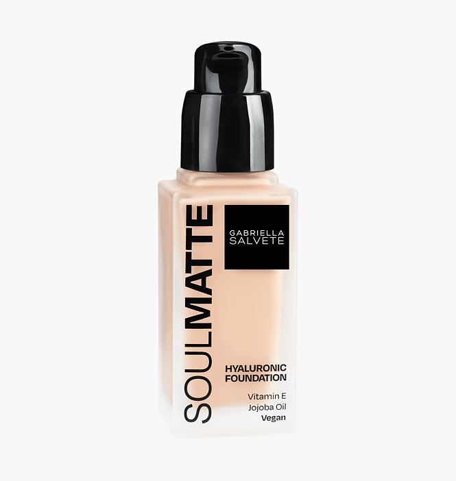 Jemně matující make-up SoulMatte od Gabrielly Salvete je spřízněná duše pro tvoji pleť